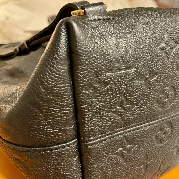 LOUIS VUITTON
Empreinte Montsouris PM Black Backpack (online edition only) - Picture 13 of 16